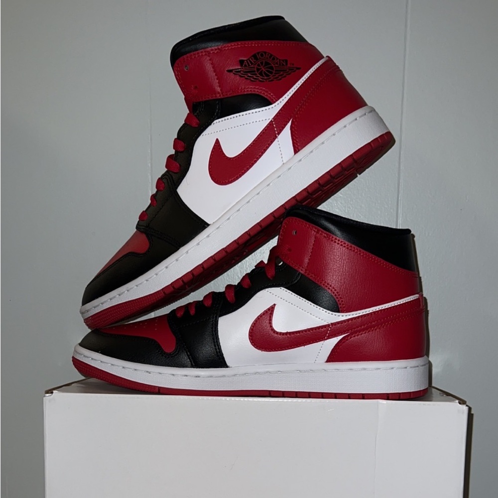 Womens Jordan 1 mid